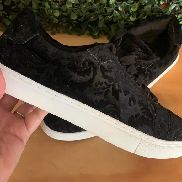Rebecca Minkoff Velvet Jacquard Sneaker Shoe | Womens Size 7.5 | Black - Picture 9 of 9